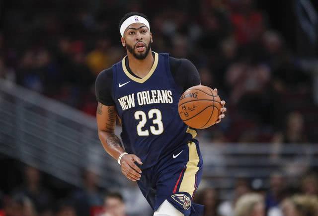 绿茵场外的 绿茵场外的