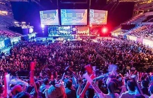 也展示了他 也展示了他