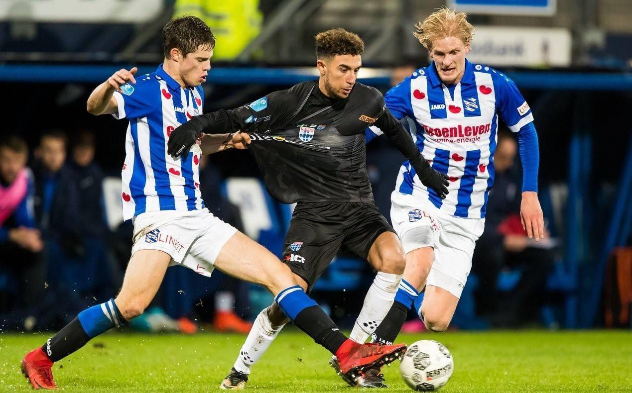 他既能胜任 他既能胜任